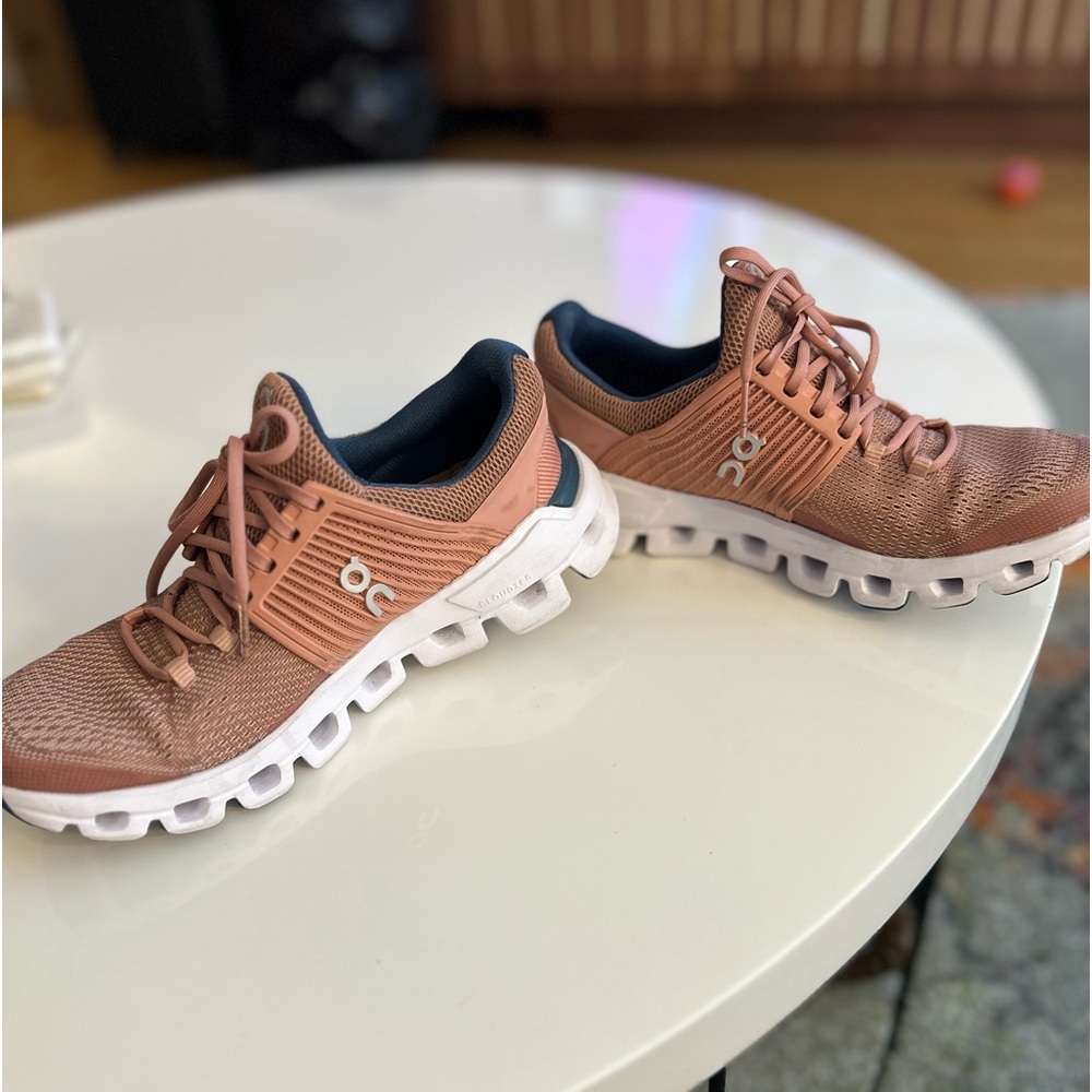 On Women's Cloudswift Low Top Running Sneakers